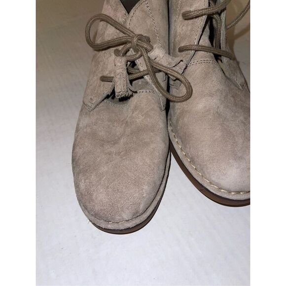 Hush Puppies Cyra Catelyn Women's 7 Suede Lace Up Chukka Ankle Taupe Boots A36 - Picture 3 of 8